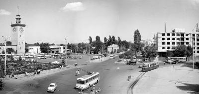 Прикрепленное изображение: 31-Simferopol.-Privokzalnaya-ploschad.1967g..JPG